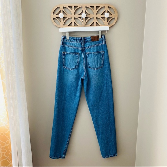 BDG by Urban Outfitters Pintuck Mom Denim Jean Blue Sz 24 - Picture 5 of 9